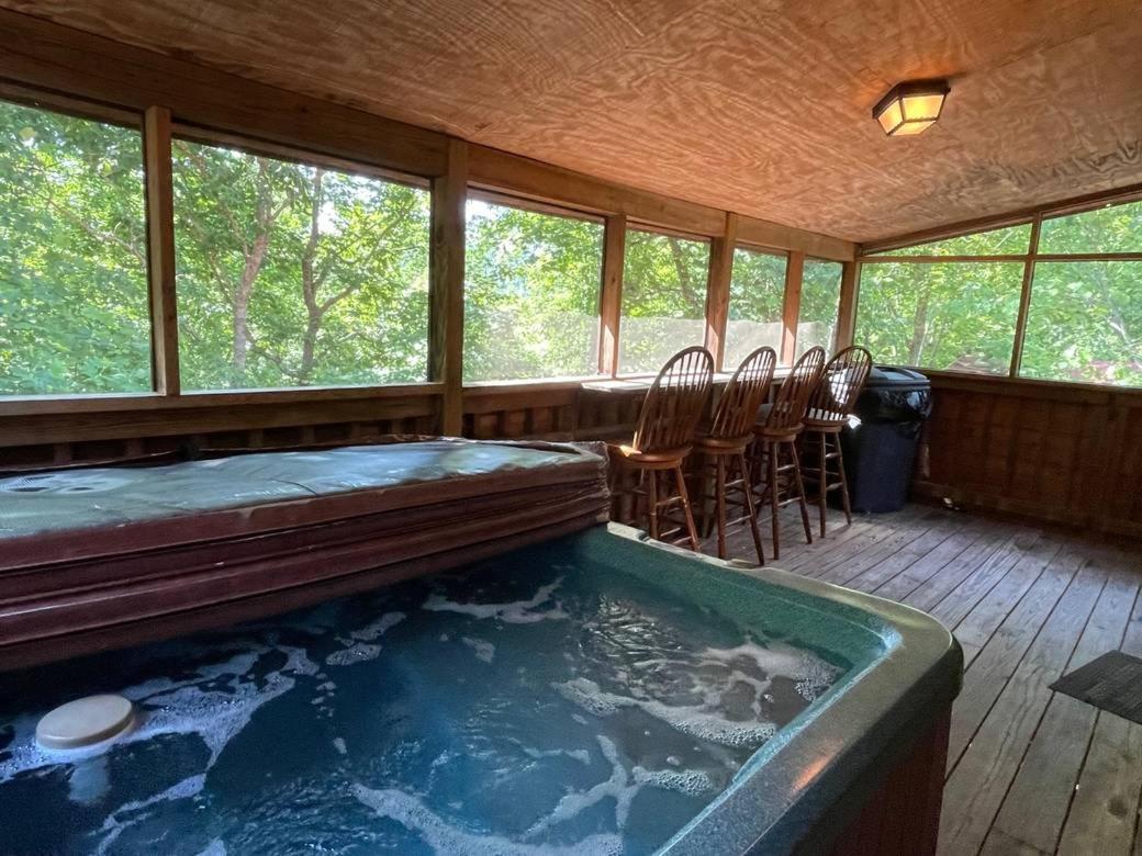 Mountaintop Hideaway Villa Pigeon Forge Buitenkant foto